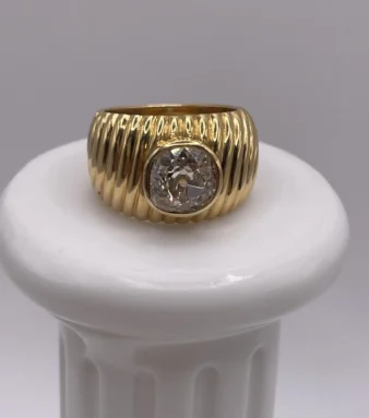 sortija de compromiso Art Déco con diamante central con un diamante central de talla antigua