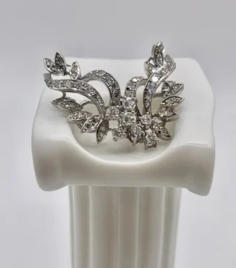 Pendientes vintage de los años 50 en oro blanco de 18 quilates y diamantes naturales.