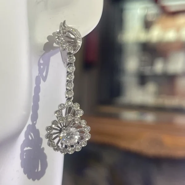 pendientes largos con diamantes