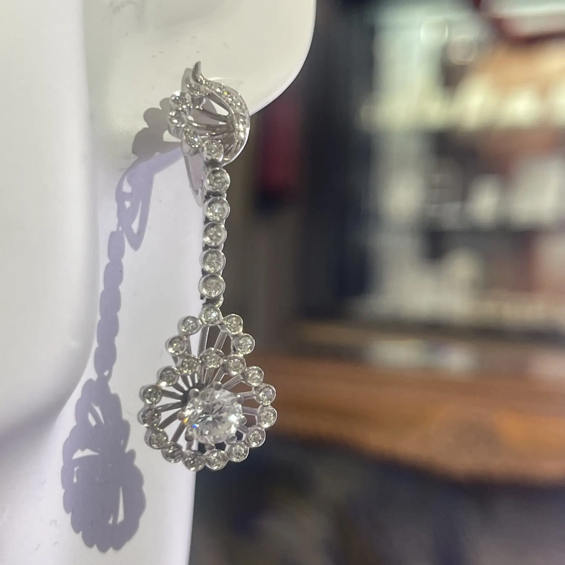 pendientes largos con diamantes