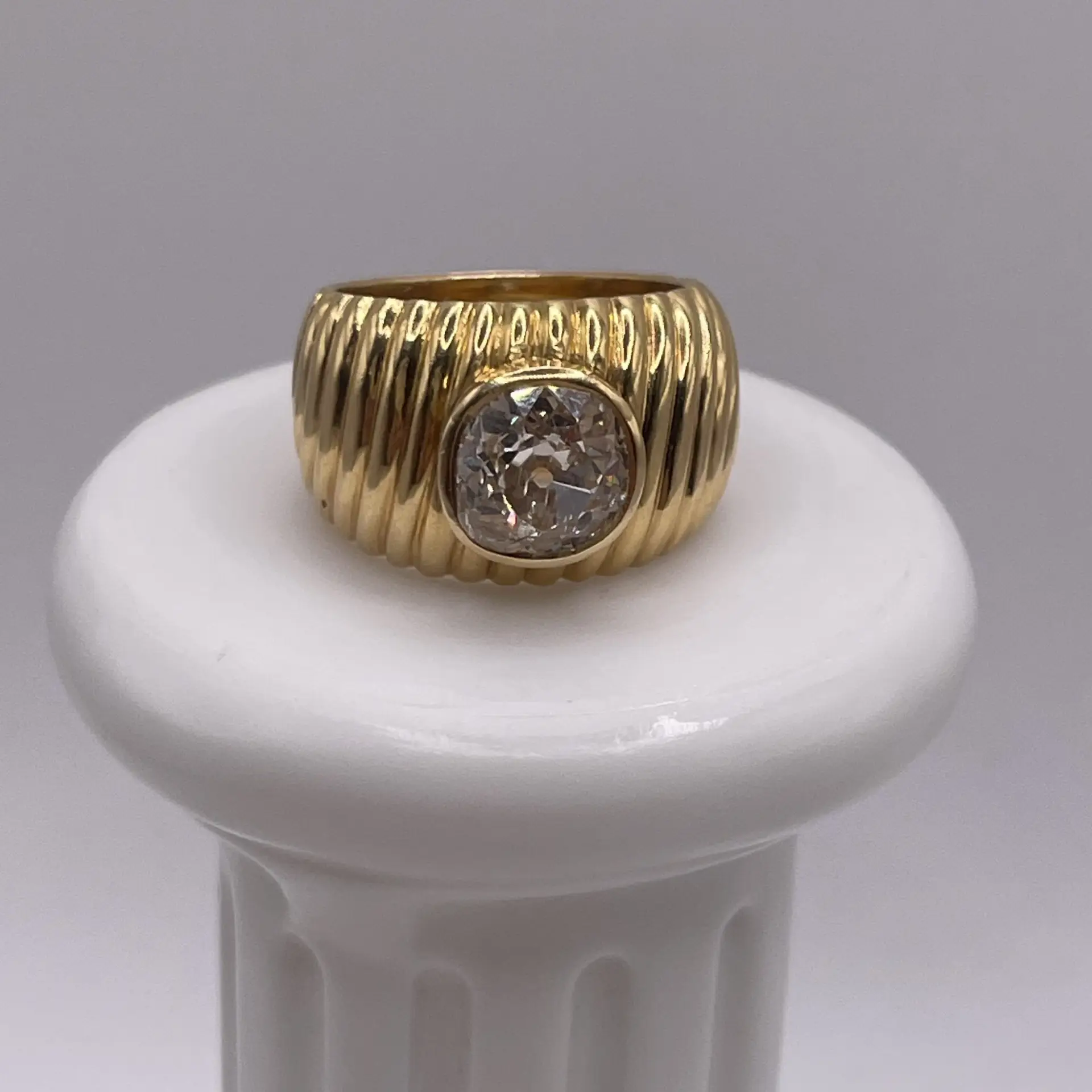 sortija de compromiso Art Déco con diamante central con un diamante central de talla antigua