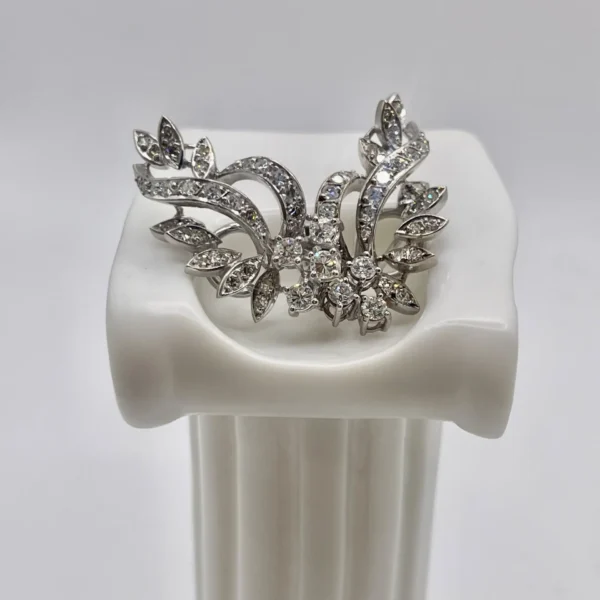 Pendientes vintage de los años 50 en oro blanco de 18 quilates y diamantes naturales.