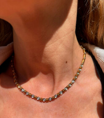 Gargantilla de oro con diamantes de estilo refinado y versátil.